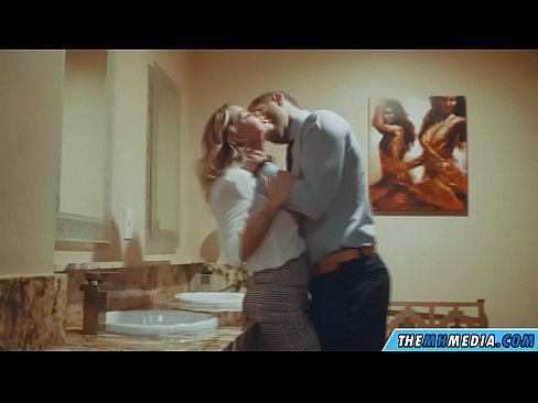 ❤️ Når en barmfagre blondine forfører deg på et offentlig toalett ❤️❌ Sexvideo på porno no.pornfuror.ru ️❤